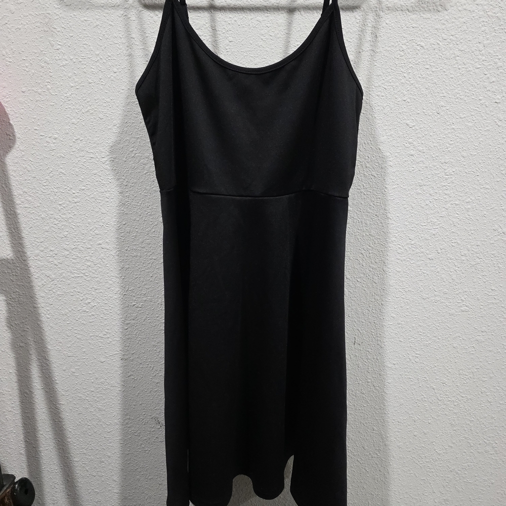 Sleek Black Midi Slip Dress with Spaghetti Straps